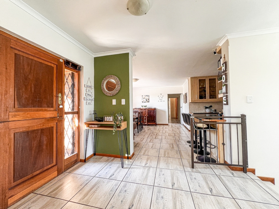 4 Bedroom Property for Sale in Middedorp Western Cape